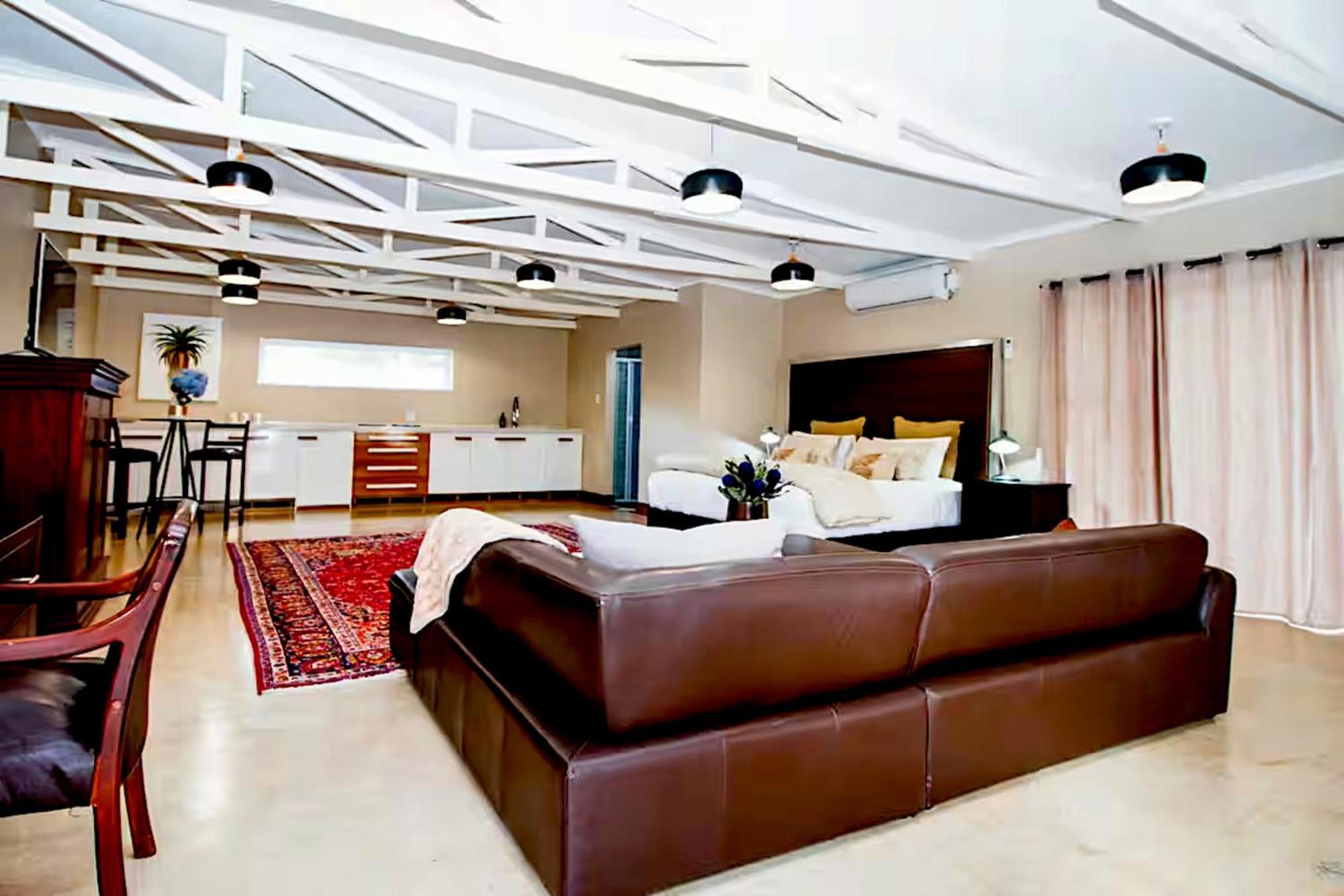 Munro Suites Порт-Элизабет Экстерьер фото